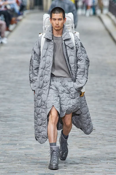 Look 25